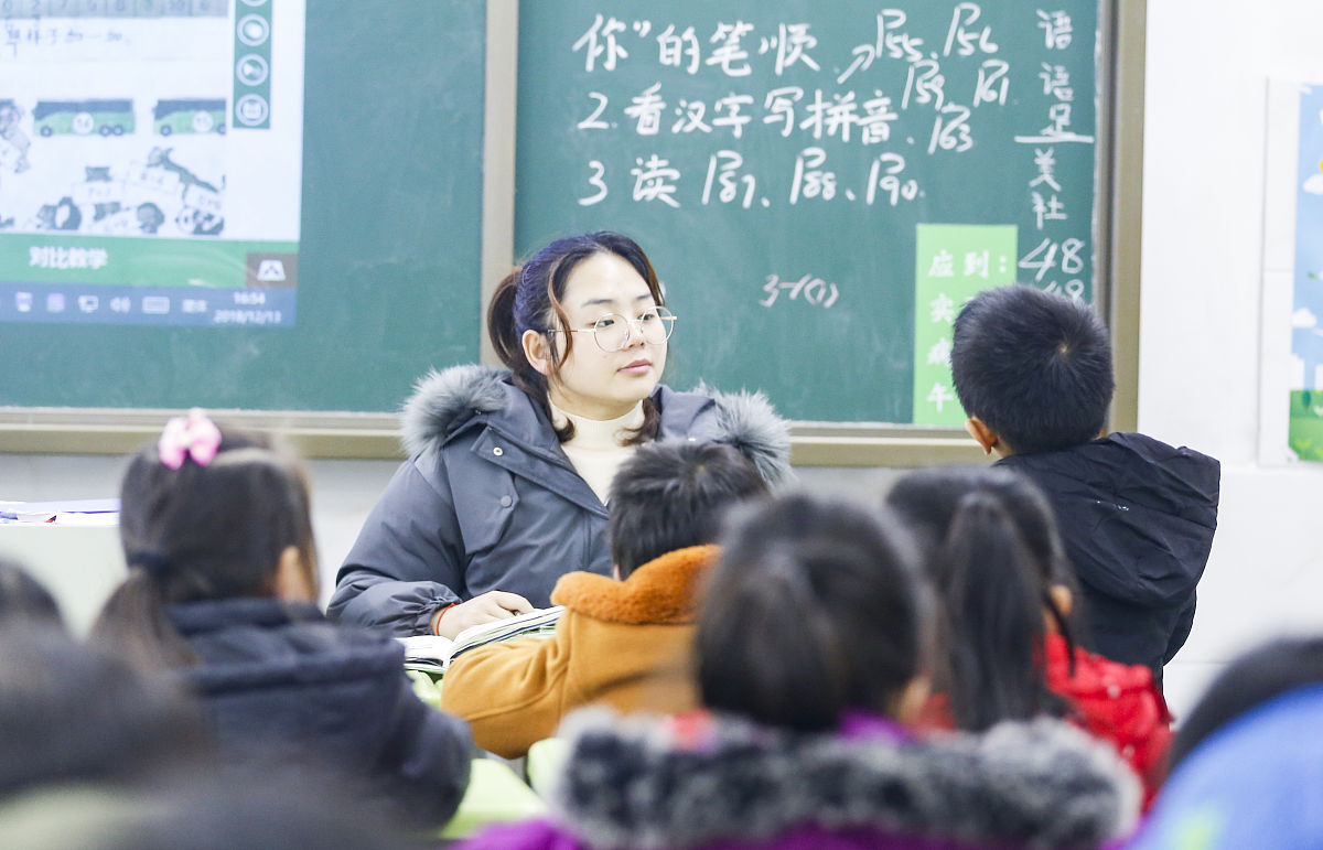 2018年12月13日,湖南株洲天元区尚格小学教室,参加校内托管的小学生在