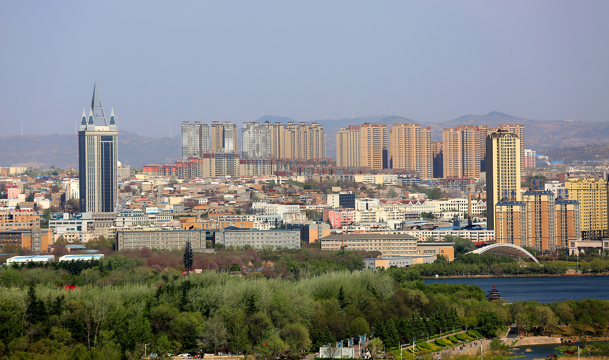 ***_***2015年4月12日,在黄河对岸摄影师镜头中的河南省三门峡市.