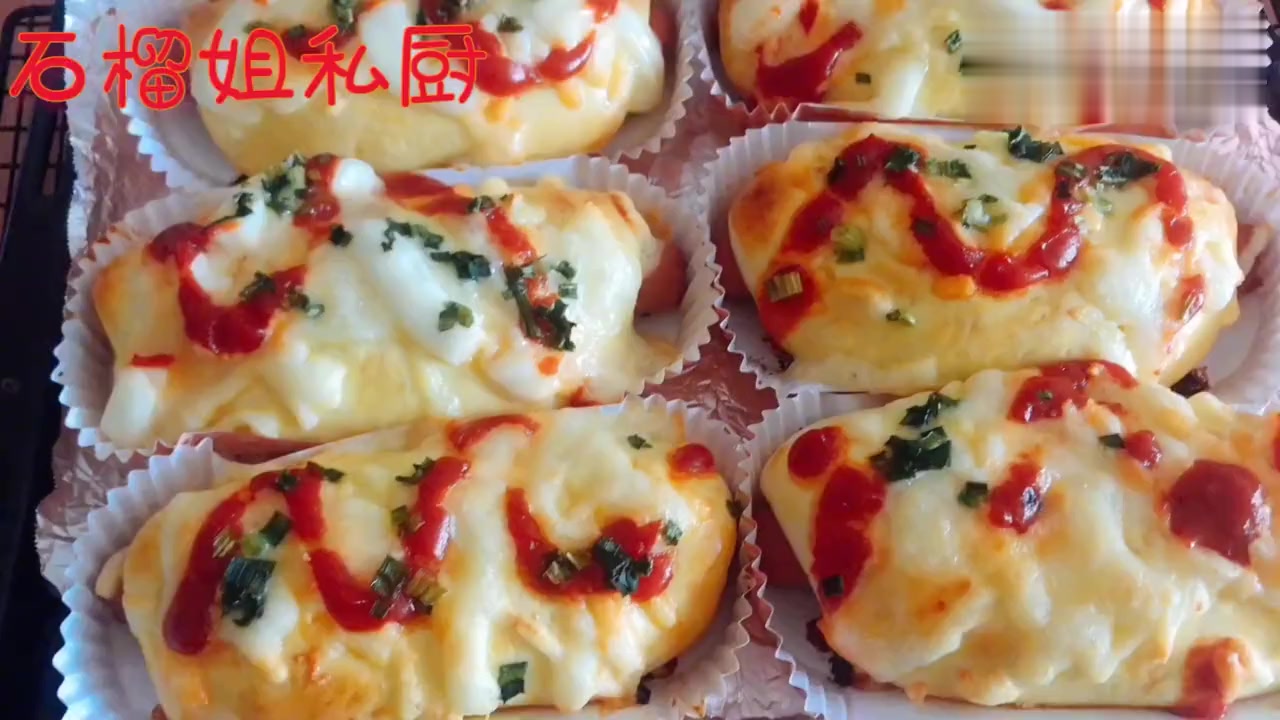想吃面包不用买,简单几步,教你做出松软又香甜的火腿肠芝士面包
