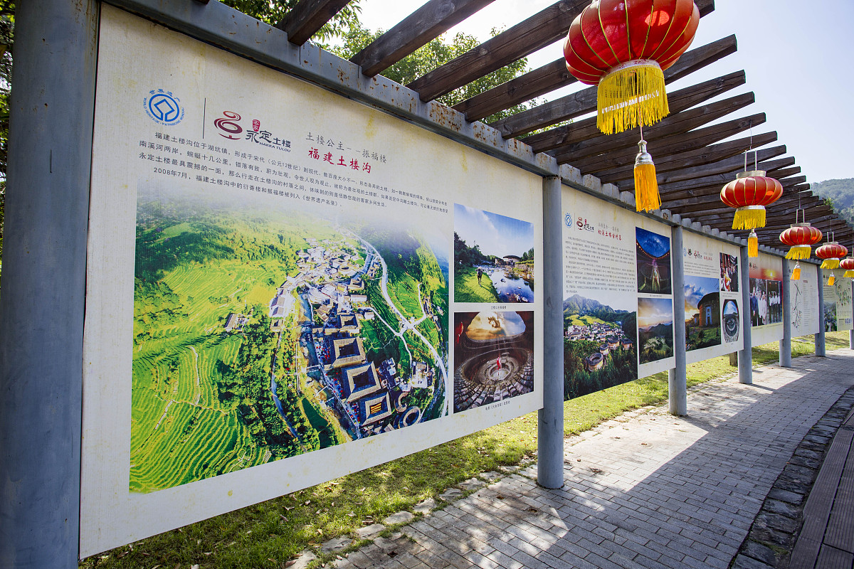 请以文化品牌嵌入乡村振兴的耦合逻辑及跨时空传播为题写一篇论文