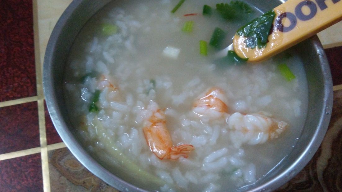 广东特色鲜虾生滚粥