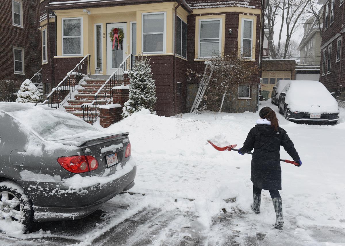 不利天气 近义词：恶劣天气、恶劣气候、恶劣天气条件、恶劣气象