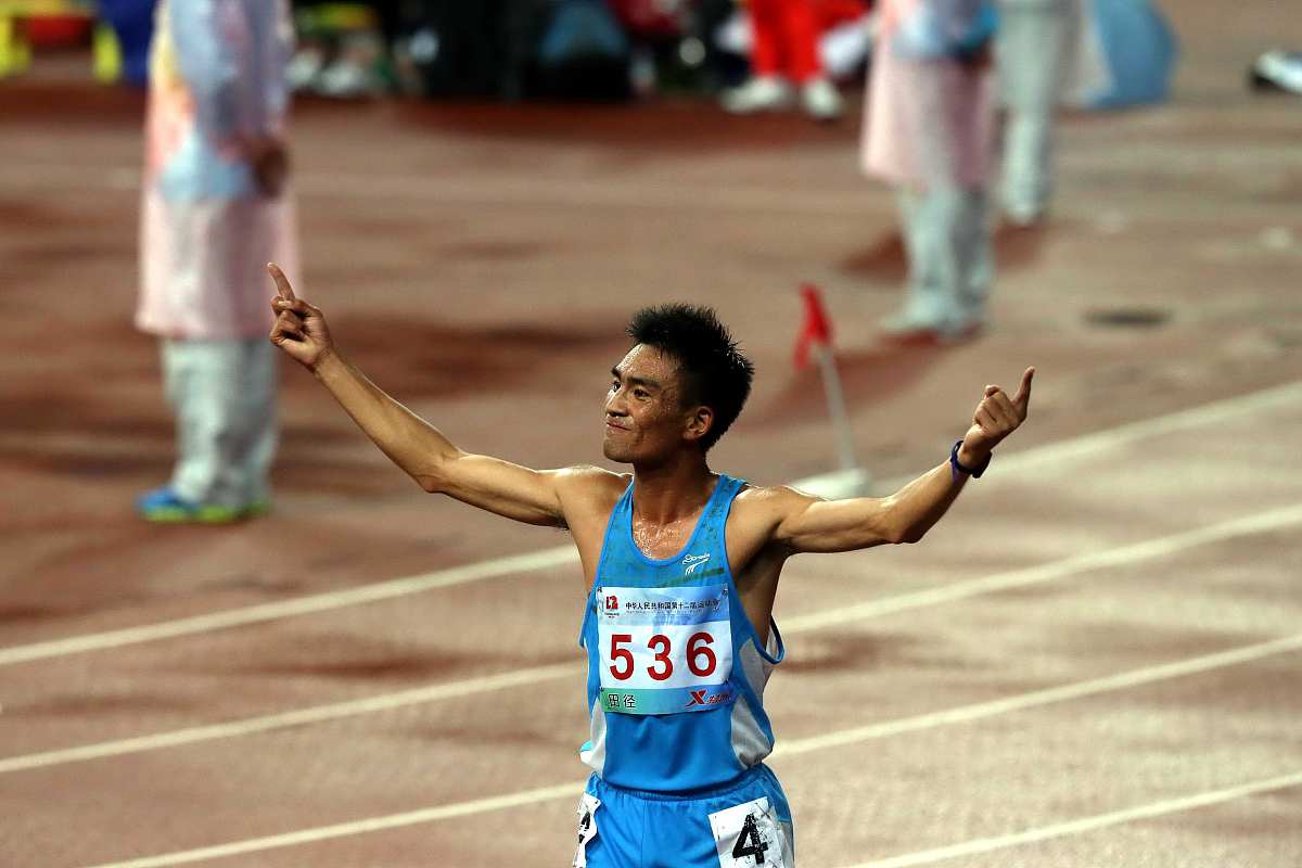 运动会1000m通讯稿