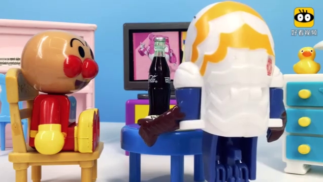 怪兽嘎次星人给红豆面包超人写暑假作业 羚羊老师发现并批评