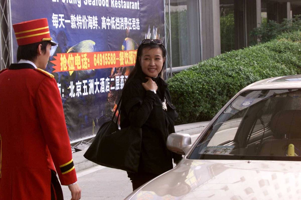 2003年8月15日,记者向刘晓庆的一位律师求证,律师很肯定地表示刘晓庆