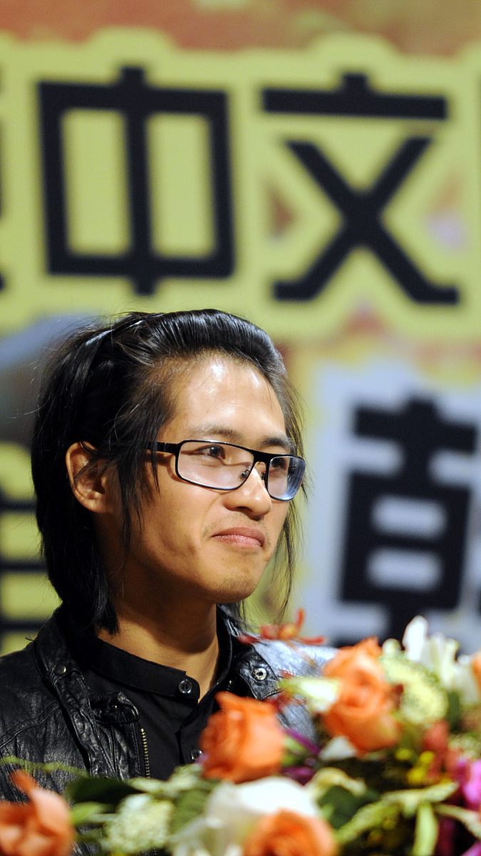 帮我写一段起点中文网的小说《世界末日从考试不及格开始》的评论