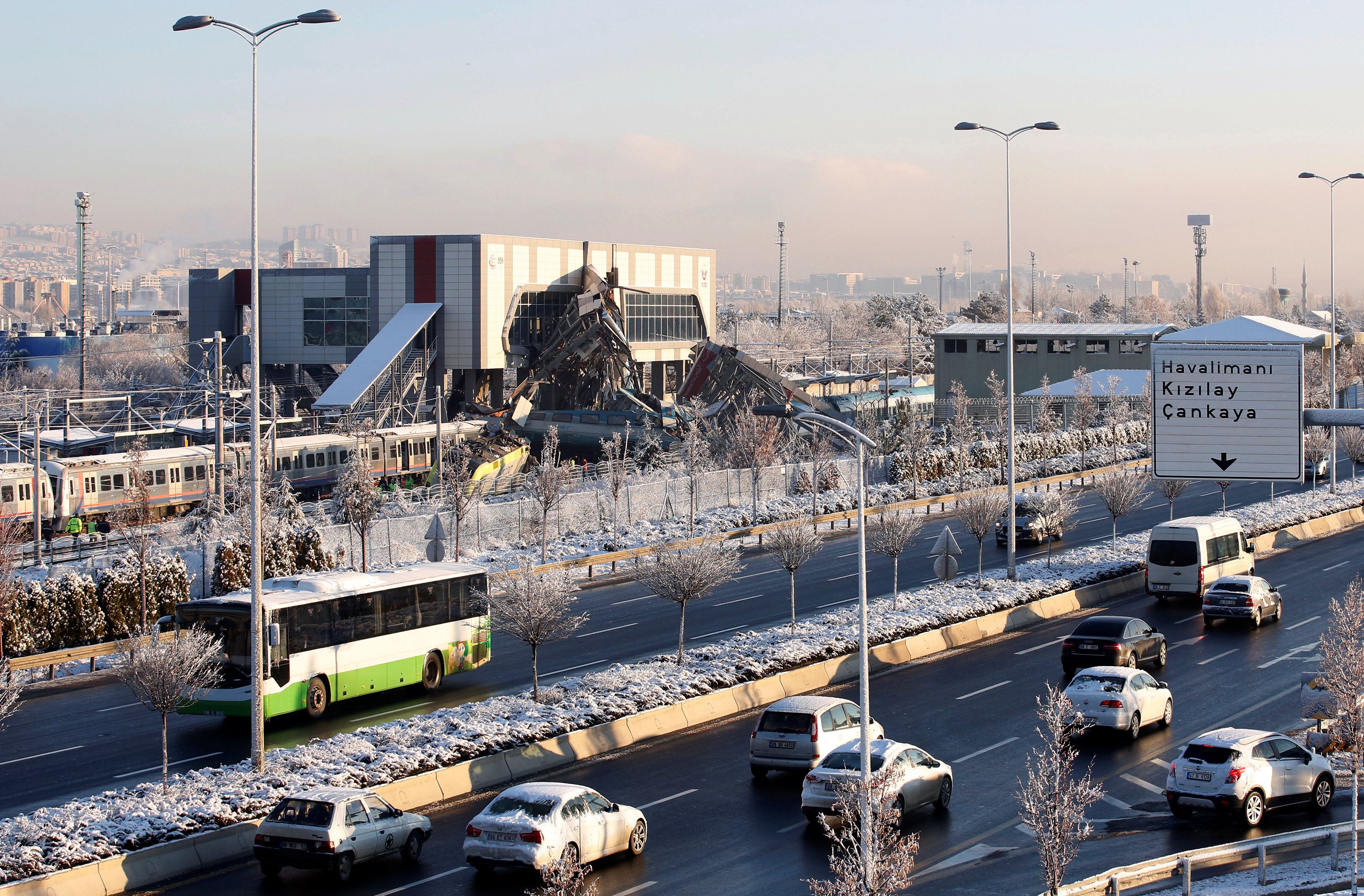 土耳其高铁撞车事故致9死47伤