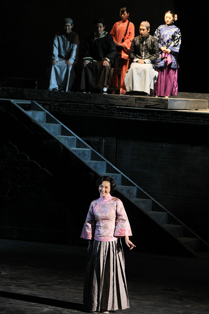 舞台人生的巅峰时刻：她最戏剧化的演出