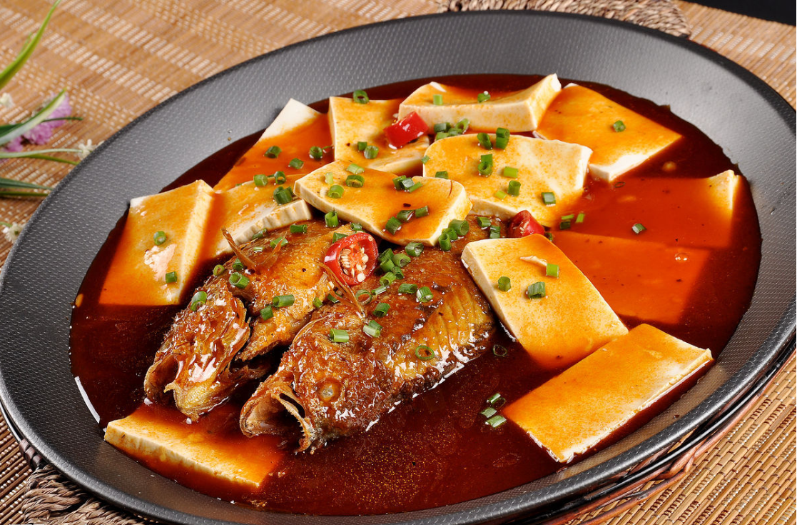 豆腐鱼头豆腐吃腻了?换这种鱼来试试,汤汁浓郁超下饭!