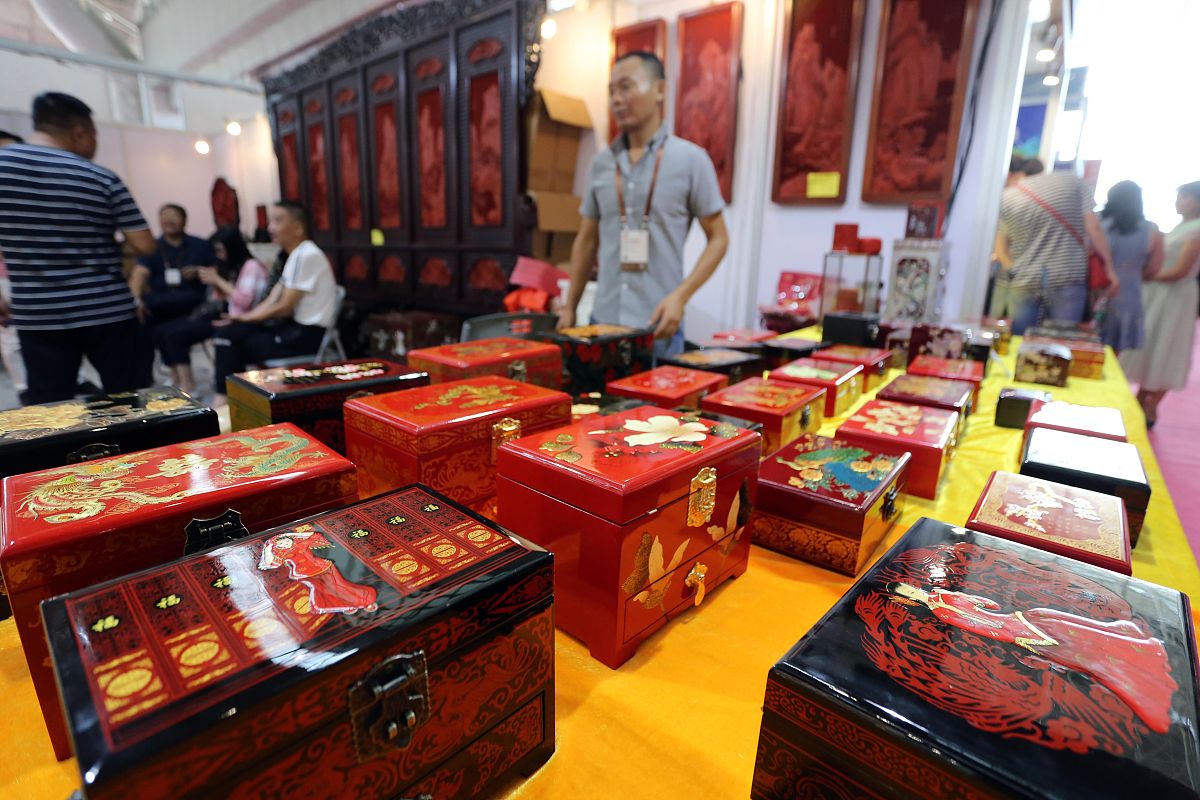 2019年8月15日,南京国际展览中心,盖紫砂,刺绣,玉器,漆器,紅木雕刻,水