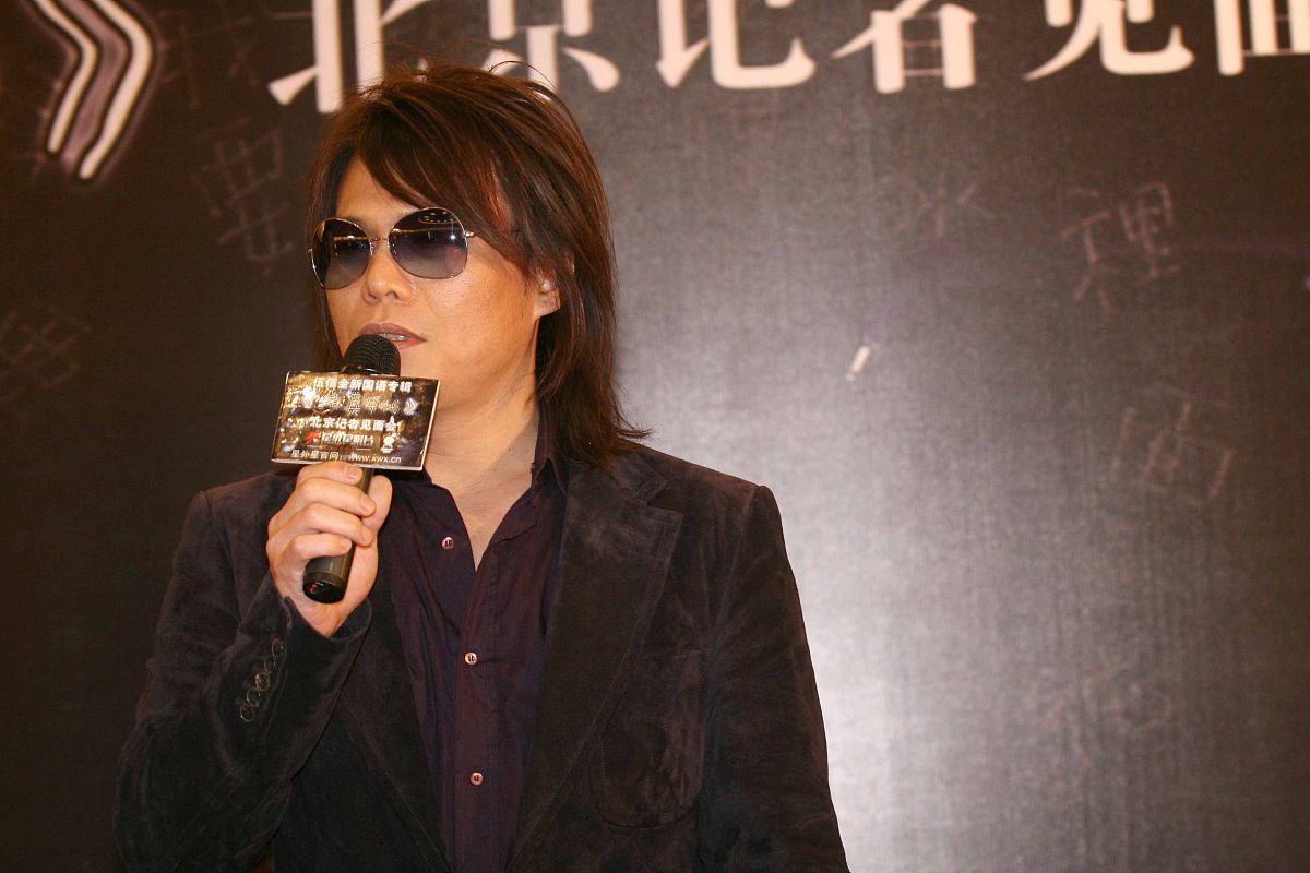 2006年12月5日,北京,伍佰新专辑《纯真年代》发布会.+++_+++伍佰,纯真