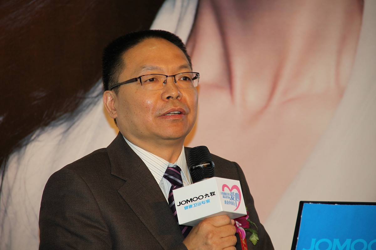 公司总经理苏总是上去找她们有事结果看见该区域内环境卫生杂乱无章