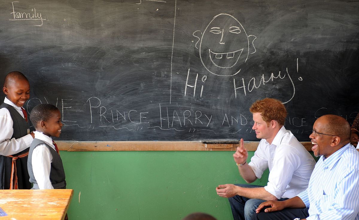 'LYY'能组成什么单词？