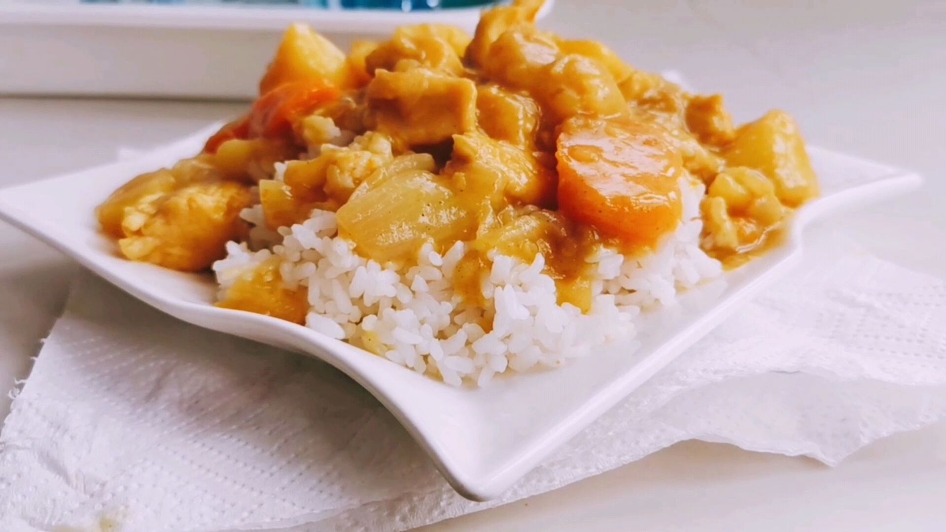 周末大猫家看电视、玩游戏,吃“懒人版”咖喱饭,什么情况?