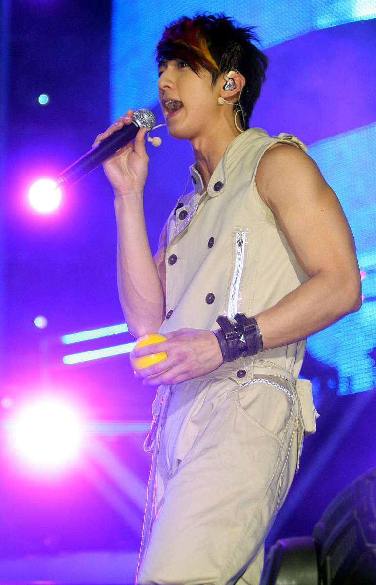 2009年4月11日,上海,飞轮海"想入飞飞世界巡回演唱会"在上海大舞台正