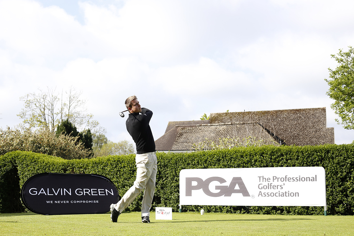 Topdressing: The Barrier to Water Flow on Golf Greens