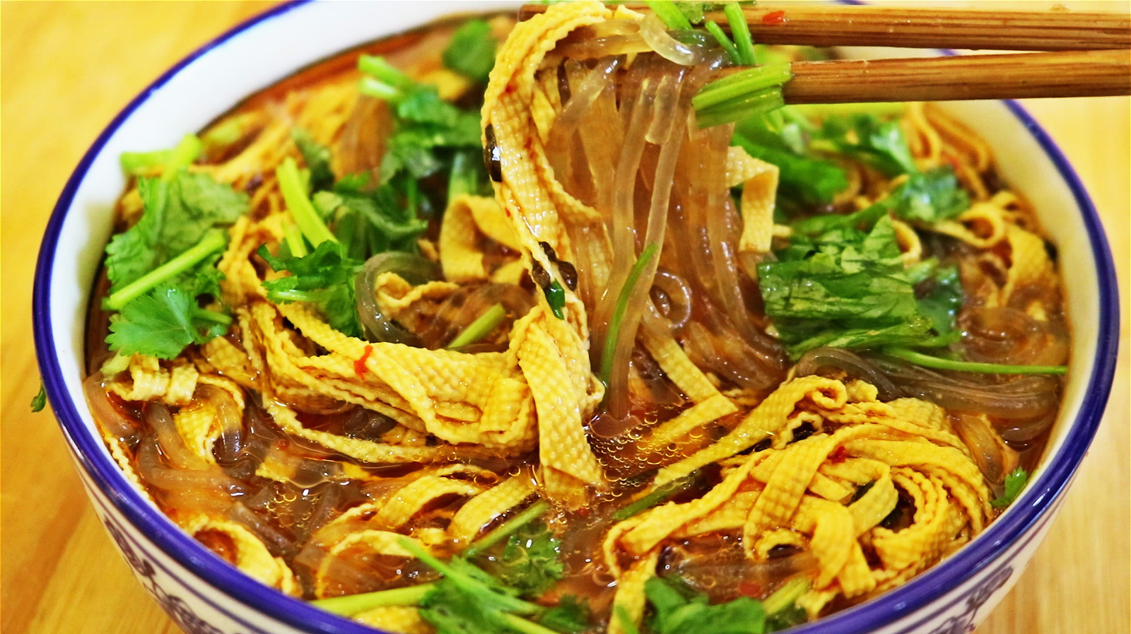 乡村美味豆腐皮好吃做法,上桌连汤汁都不剩,每次米饭多吃2碗