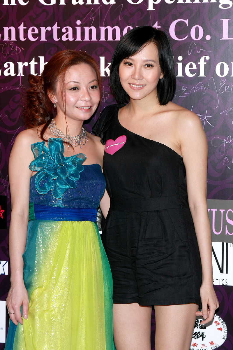 2010年5月7日,香港,某娱乐公司举行开幕酒会.***_***+++_+++开幕,酒会