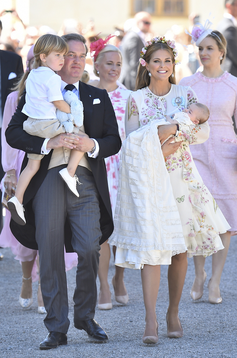 梅根晒女儿照片引争议：莉莉贝健康状况惹担忧，善意之举却遭网络攻击