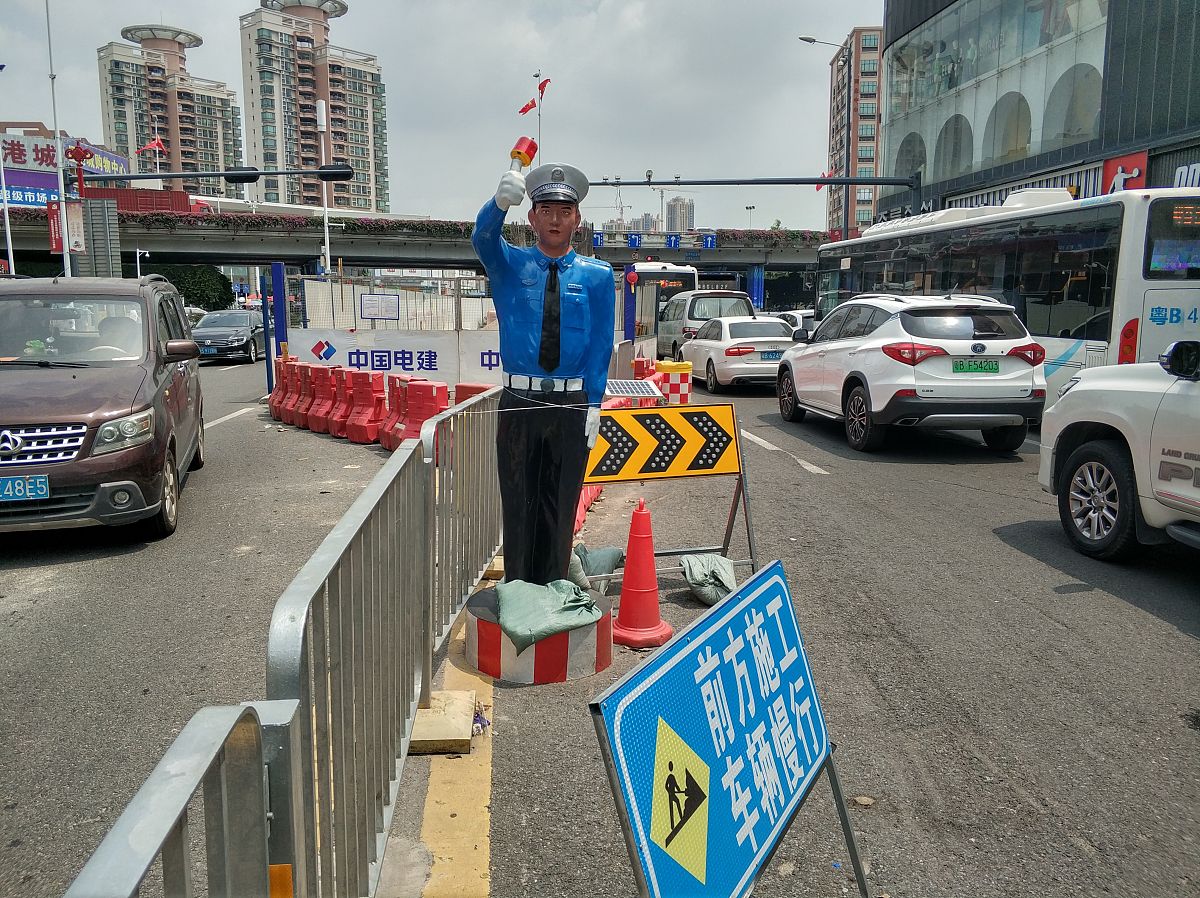 临时工在现场操作时未穿戴反光服