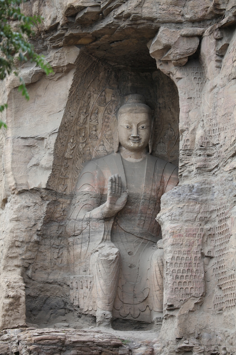 请描述一个国内九十年代出现的带功报告场景