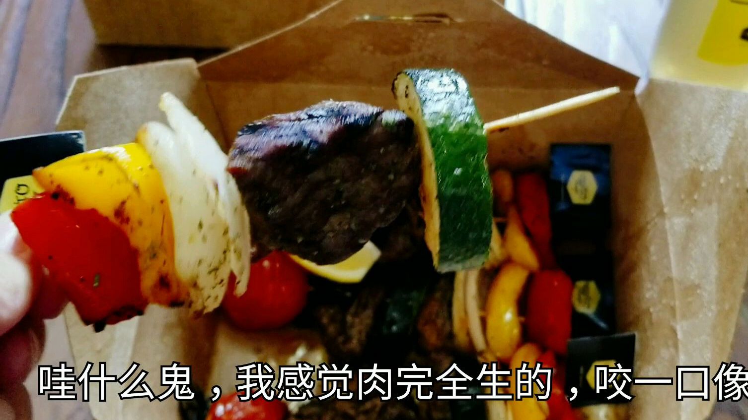 外卖125元豪华“牛肉汉堡”套餐,两根牛肉串48块钱,贵在哪里呢