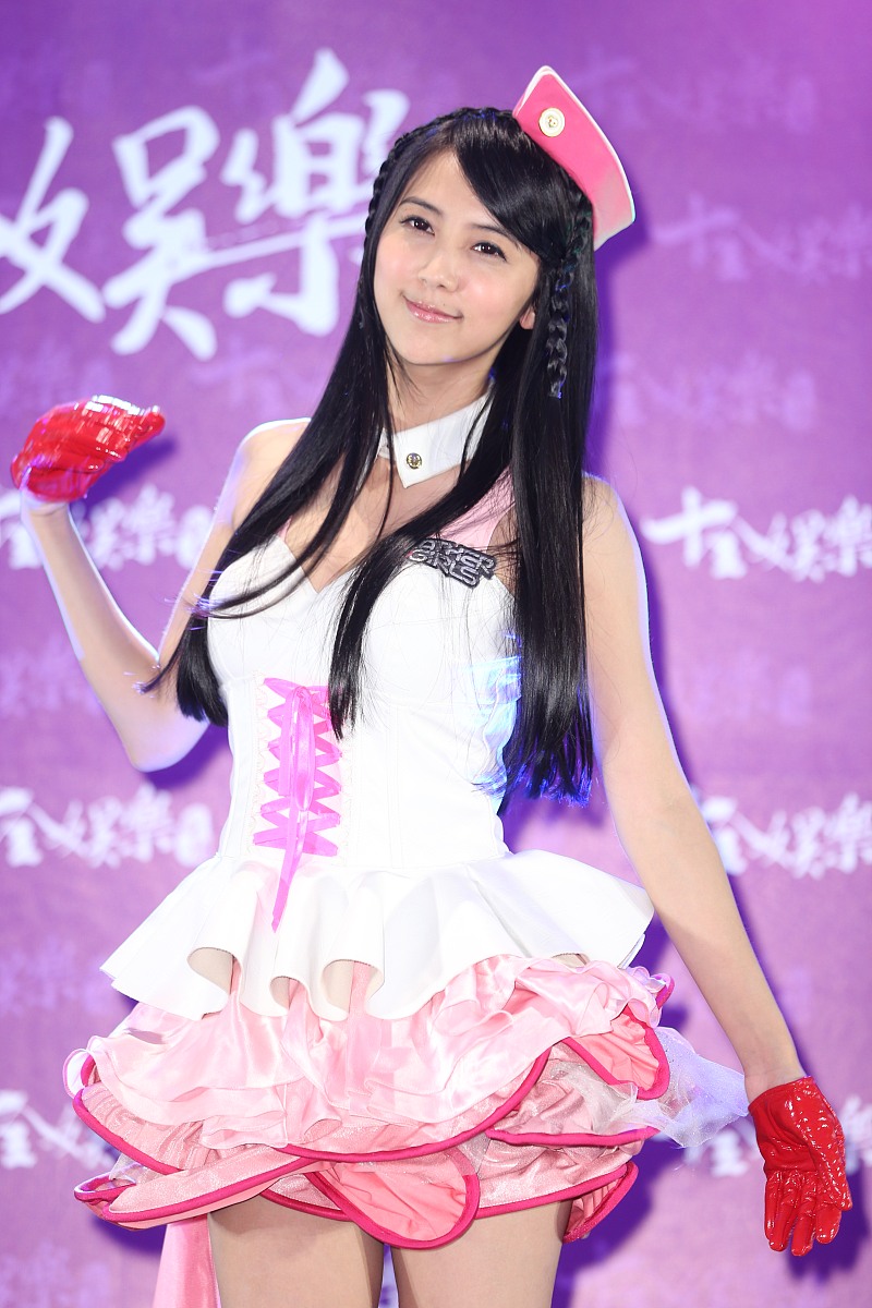2013年10月7日,台北,十全媒体娱乐集团签约记者会.***_***weather gir
