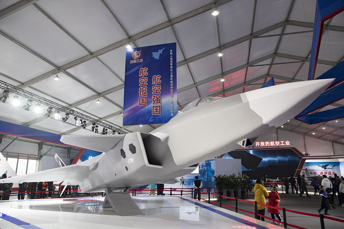 写观后感内容是2023年空军航空开放活动·长春航空展以追梦空天、制胜未来为主题展示我空军70多年的发展历程以及近年来研发建造的各类空军装备建设成就将于7月26日至30日在空军长春机场举行。7月24日歼-20以4机编队机动飞行、运油-20携带2架歼-20和2架歼-16以空中加油的姿态通场展示、运-20在空中打出了一串串闪光耀眼的干扰弹、直-20吊挂特种突击车以及特战队员进行机动索降特战演示的科目等空