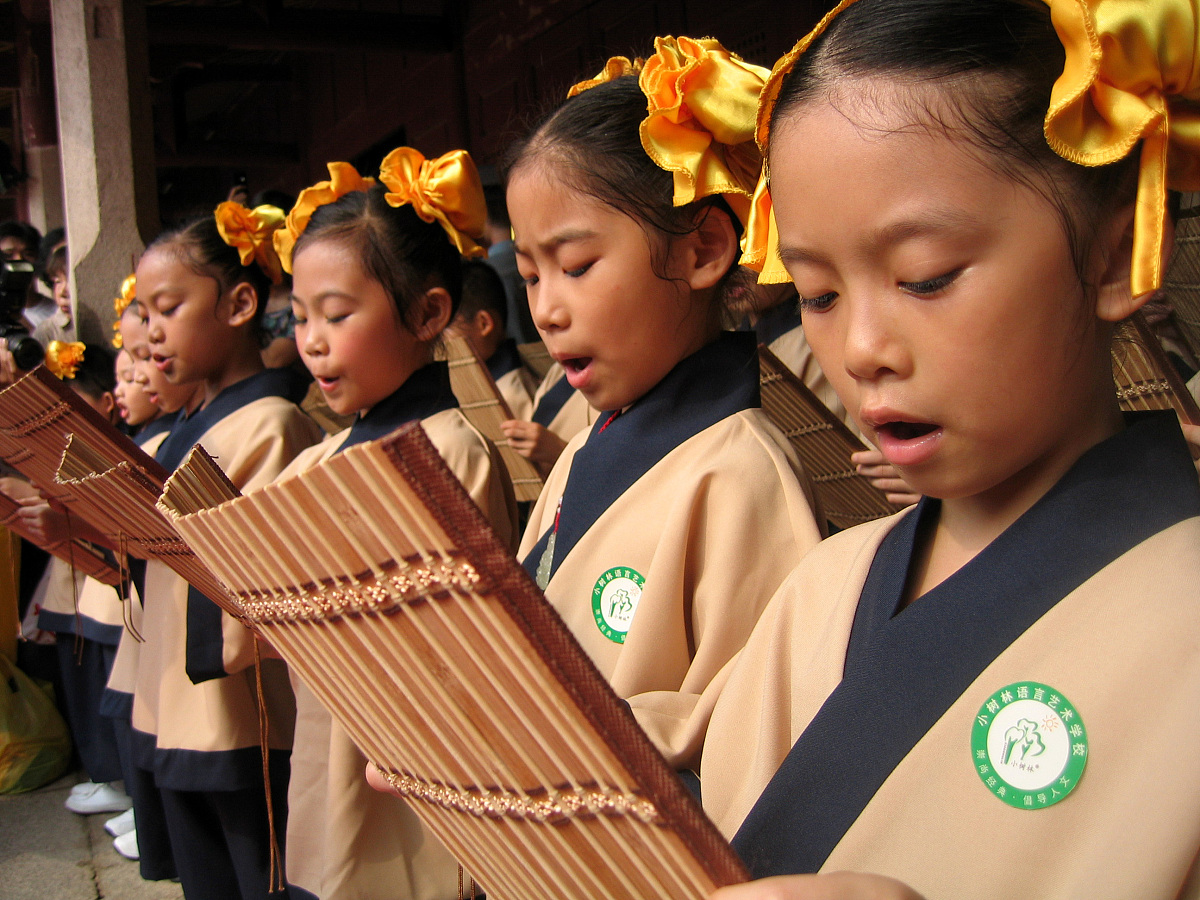 2008年8月31日上午,福建泉州府文庙举办仪式纪念孔子诞辰2559周年.   