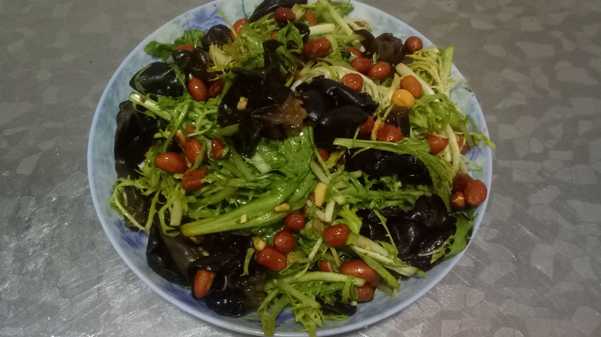 春天来了,教你做一道苦苣拌凉菜,清脆爽口,简单又好学