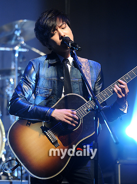 2012年3月26日,韩国音乐组合cnblue于上午在首尔举行了面向国内外媒体