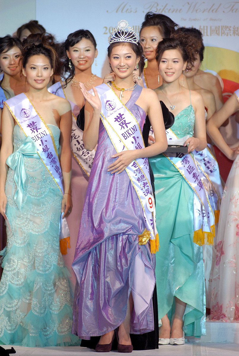 2006年11月27日,台北,台湾地区比基尼小姐总决选在att oui旗舰广场盛