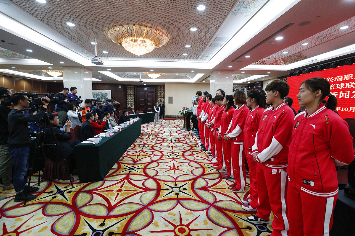 你现在的身份是一名论文作者请对论文《Z保险公司陕西分公司营销人员培训体系优化策略研究》的培训计划方式进行阐述其中7312了解其年度培训计划2688不了解培训年度培训计划其结构如下：351培训计划方式：