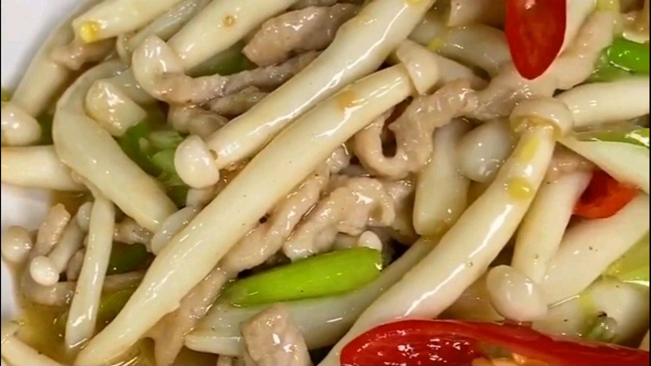 菌菇类的美食应该怎么烹饪呢?厨师长告诉你简单做法,出锅特别香