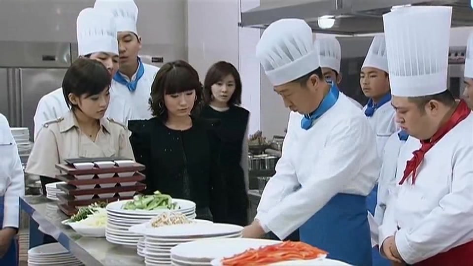 川菜中不辣的代表,一道开水煮白菜,简简单单的名字做法大有讲究