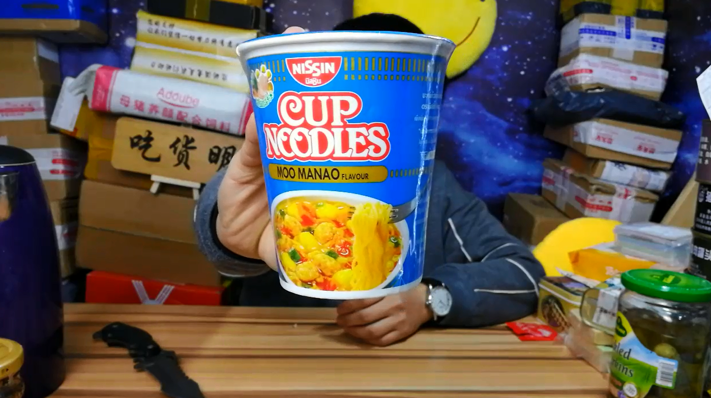 试吃日清柠檬杯面,包装像合味道,就是面饼有点坑