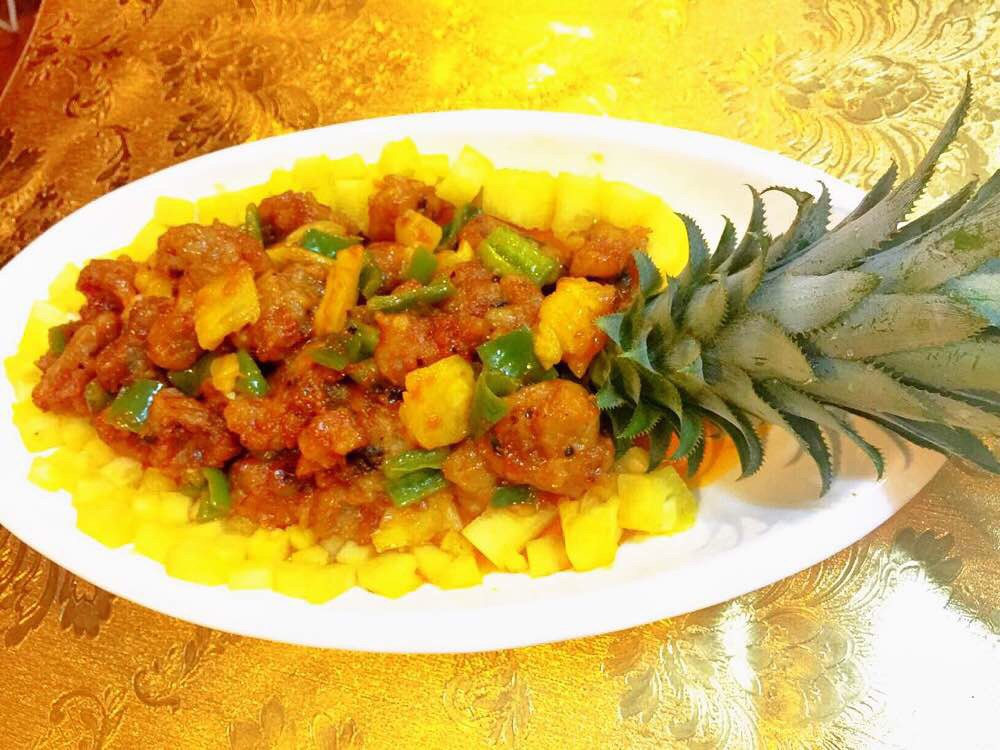 美食大放送:广东诗句美食,特色咕噜肉享受菠萝小吃的图片