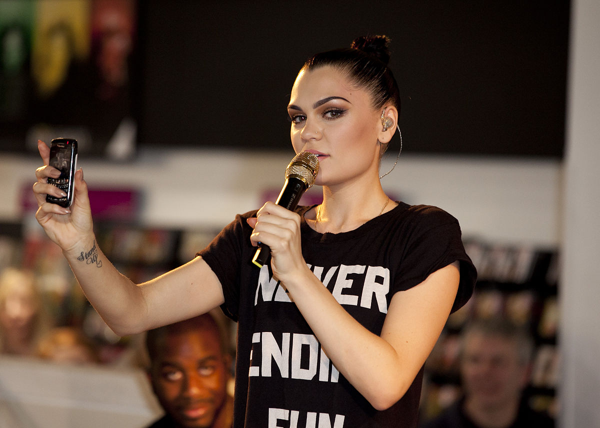 执行下列语句后a的值为b的值为。int abc;a=b=c=1;++a++b&&++c;做出解释