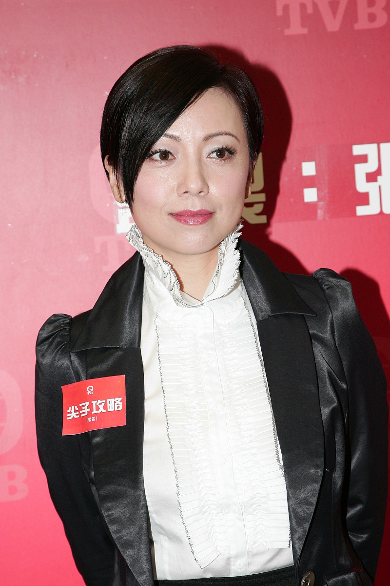 2008年 1月 16日 , 香港 , 电视剧 《 尖子 攻略 》 试 造型 . 邓萃雯