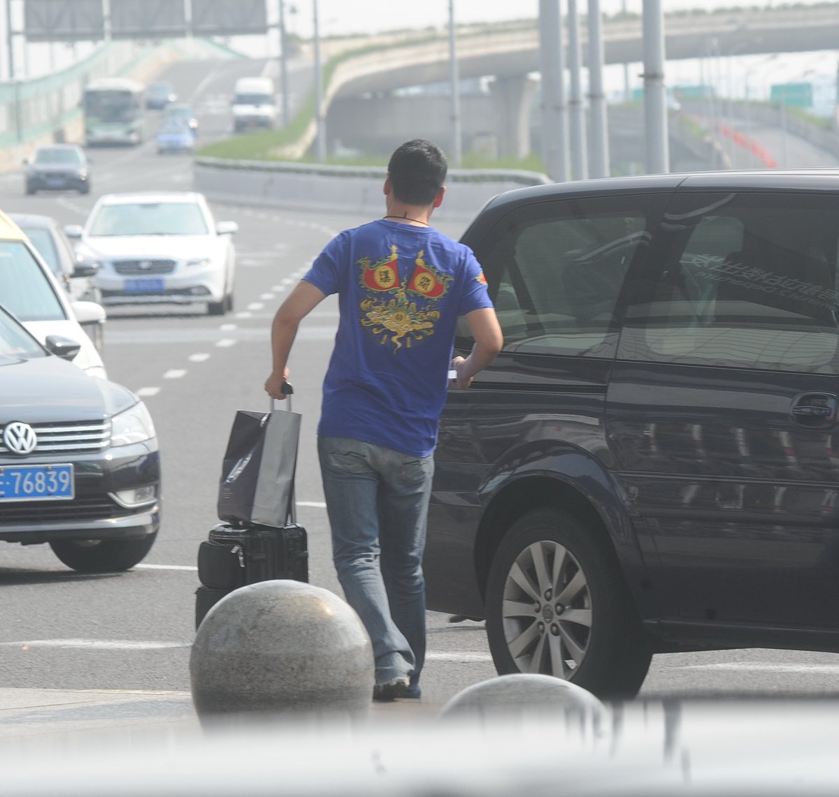 劳斯莱斯与外卖小哥：平凡与高贵的擦肩而过