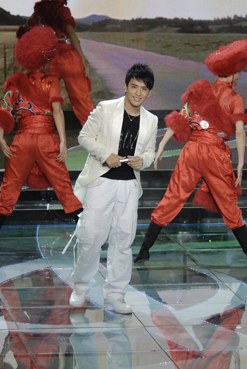 2009年5月23日,北京,全国优秀流行歌曲大赛颁奖晚会.***_***+++_+++成