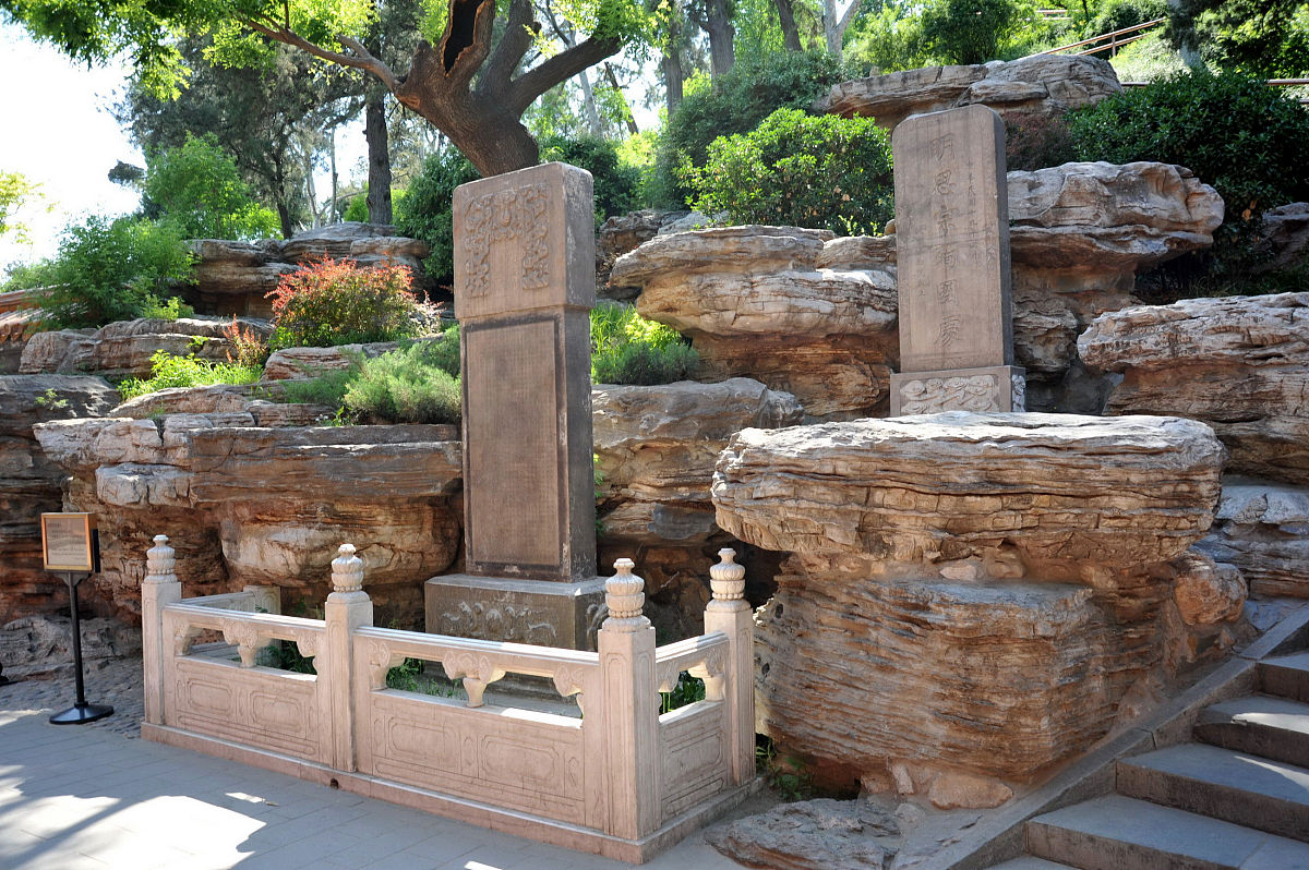 明朝末年，农民起义领袖李自成率领农民起义军起义，发动了“大西国”的反清斗争。虽然他一度取得了重大胜利，但最终还是失败了。请问李自成起义为何失败？有哪些原因导致了失败？