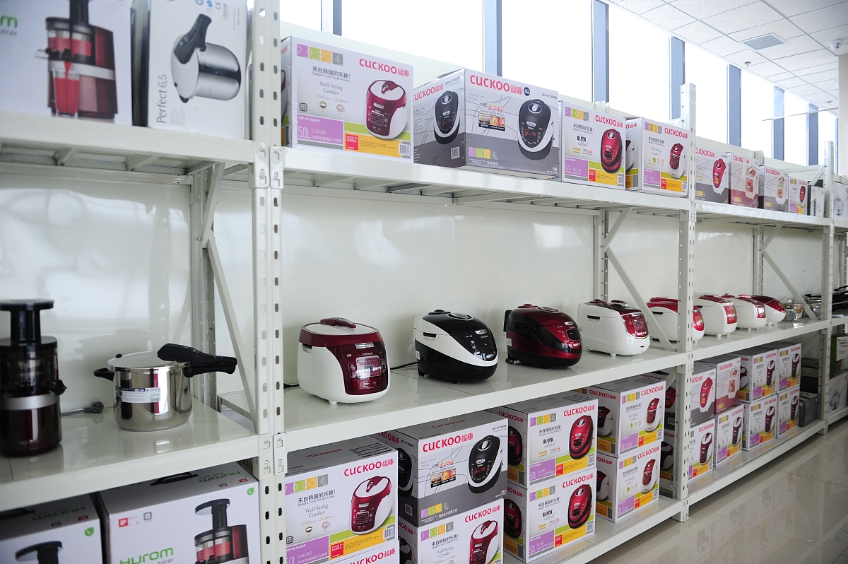 2015年04月01日,记者提前探秘济南商品展示交易中心,国际商品琳琅满目