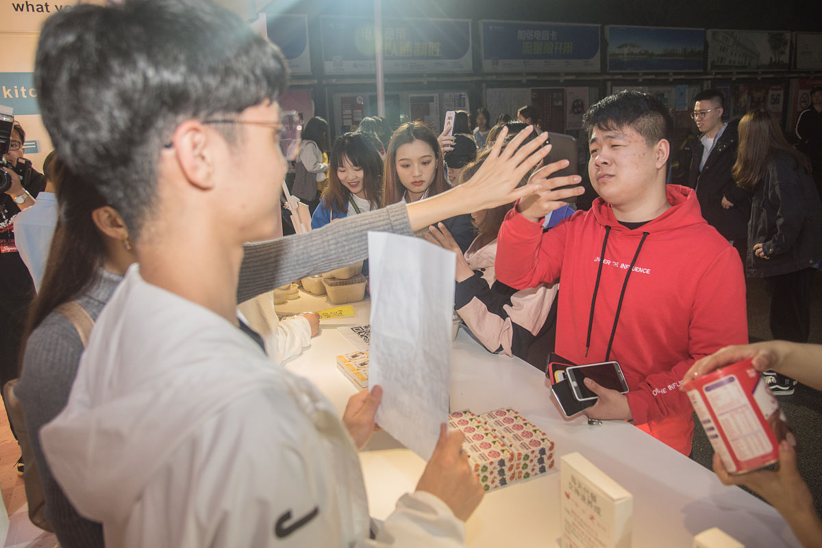 稳定尿酸水平：饮食、生活方式和医疗建议