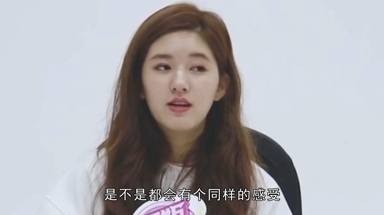 难怪赵露思这么眼熟,原来初中课本封面就像她,00后的青春!