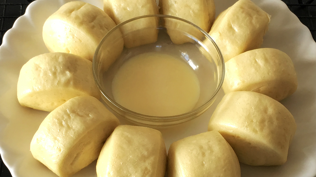 饭店十几元一盘的黄金小馒头,教你自己在家做,4块钱能做两大盘