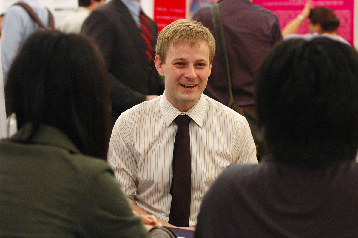 重庆市育才职业教育中心招生办联系电话 - 联系电话：023-88888888