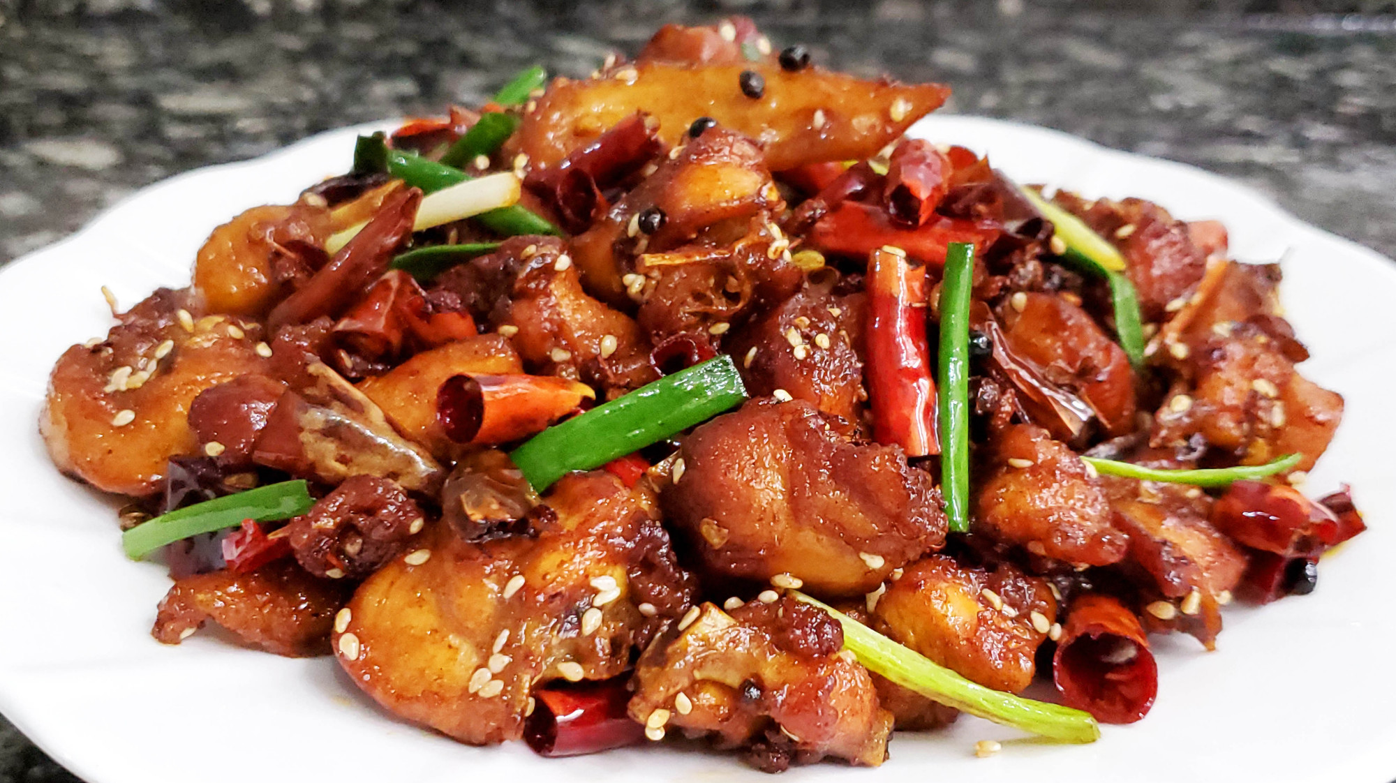去饭店必点的辣子鸡做法,香辣开胃,在家自己做比饭店的还好吃