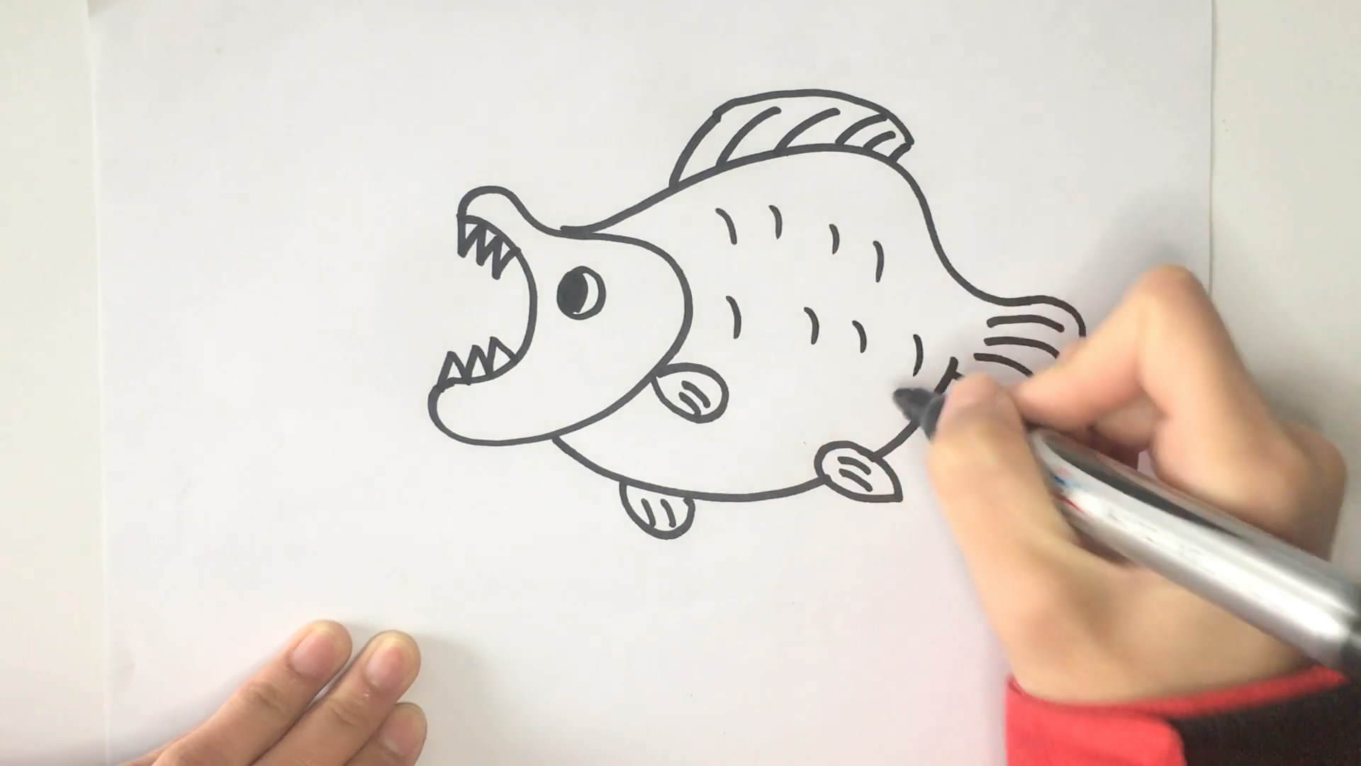 七彩小画家:教小朋友1分钟画出可爱的鱼儿,每个孩子都能学会