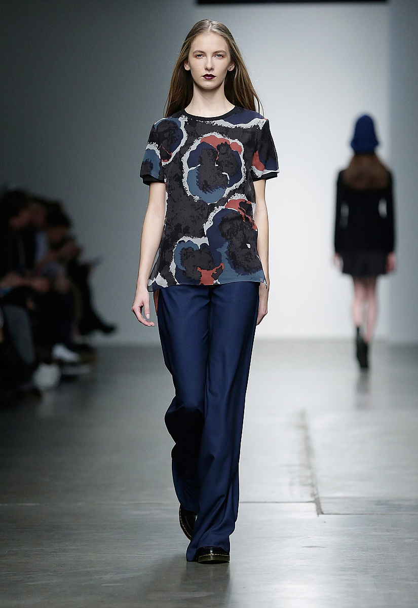 一个人物一共可以穿戴5个部位的时装分为头左手右手左脚右脚时装分为低级时装和高级时装低级时装可以合成高级时装2个低级时装合成1个高级时装概率403个低级时装合成1个高级时装概率604个低级时装合成1个高级时装概率805个低级时装合成1个高级时装概率100合成失败时装会消失如果五个部位都要穿戴高级时装应该采取怎样的合成方式去合成时装所需要的平均低级时装最少